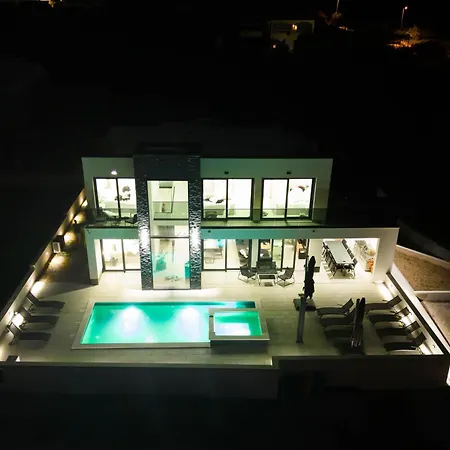 Modern Sea View Villa, Private Pool, Whirlpool, Calm & Near * Kaštela