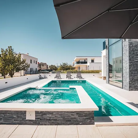 Modern Sea View Villa, Private Pool, Whirlpool, Calm & Near Kaštela