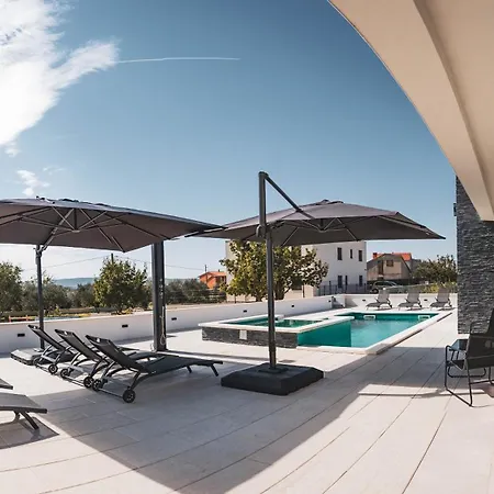 וילה Modern Sea View Villa, Private Pool, Whirlpool, Calm & Near Kaštela