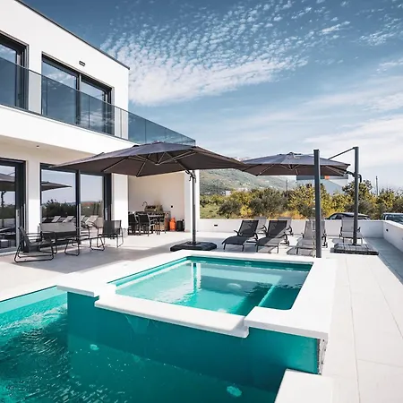 Modern Sea View Villa, Private Pool, Whirlpool, Calm & Near * Kaštela