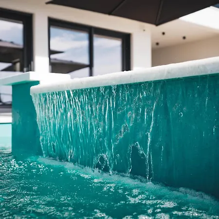 Modern Sea View Villa, Private Pool, Whirlpool, Calm & Near וילה