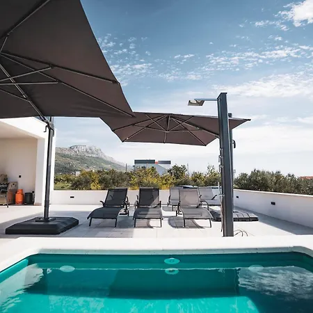 Modern Sea View Villa, Private Pool, Whirlpool, Calm & Near Kaštela