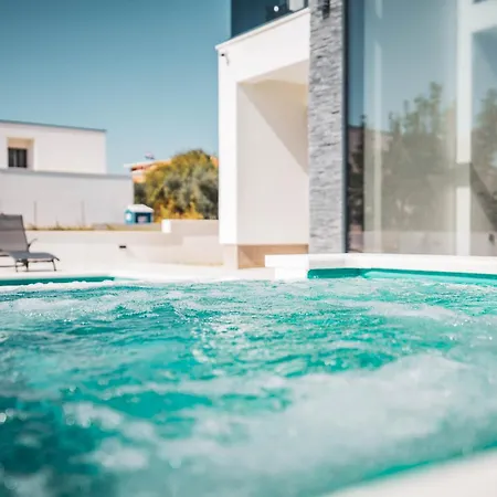 Modern Sea View Villa, Private Pool, Whirlpool, Calm & Near * Kaštela
