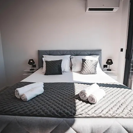 Modern Sea View Villa, Private Pool, Whirlpool, Calm & Near וילה