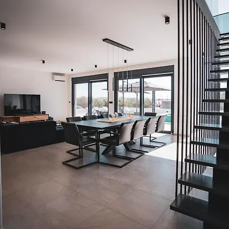 Modern Sea View Villa, Private Pool, Whirlpool, Calm & Near וילה Kaštela