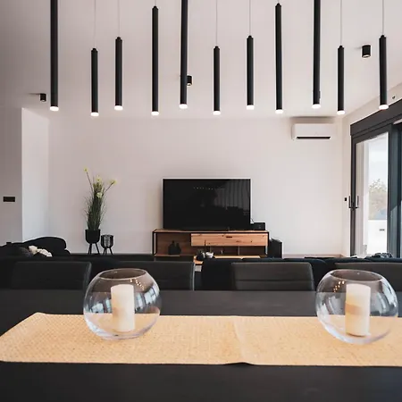 וילה Modern Sea View Villa, Private Pool, Whirlpool, Calm & Near Kaštela